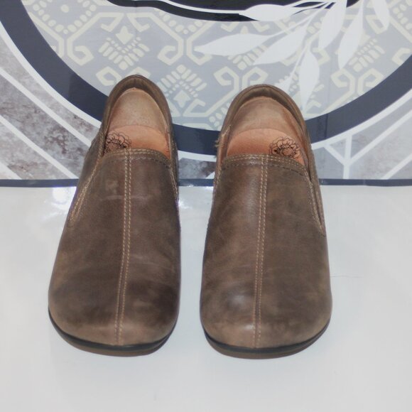 Taos Footwear Brown Slip-On Shoes - Picture 2 of 8